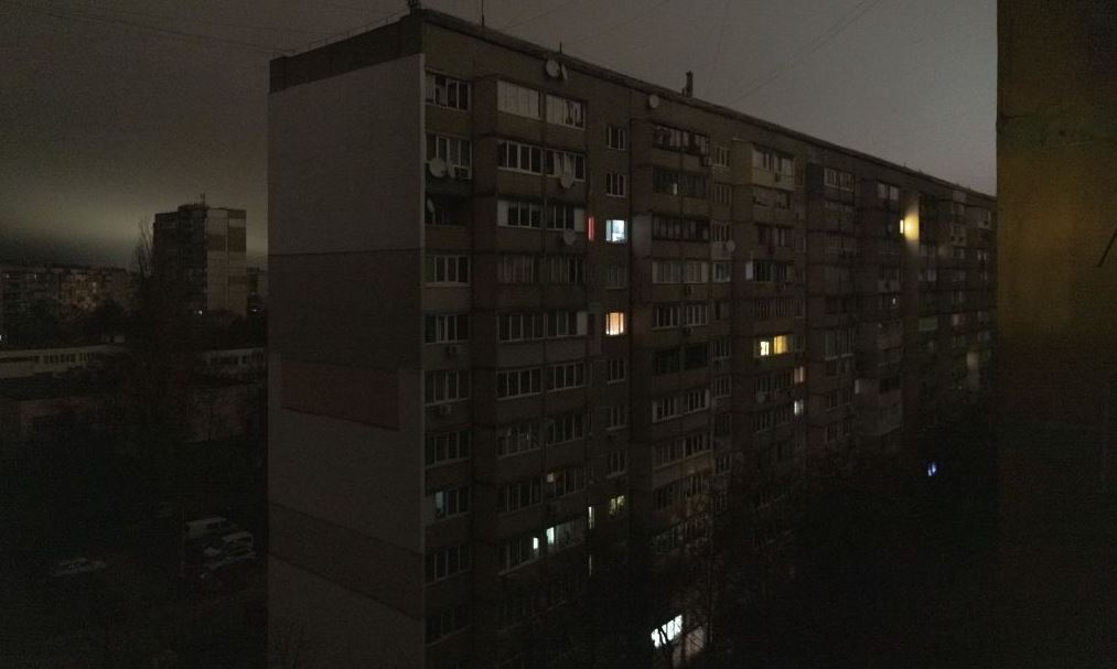 Енергетична криза у Києві: у деяких районах світло вмикають лише на півтори години на добу